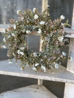 Chalice Blooms Candle Ring, Cream, 12" -Winter Gifts Market image 59bac4ce bb0c 4b7d bbce 46ae4d7bd571