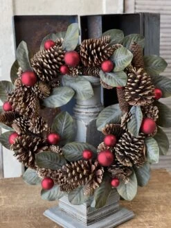 Goldstruck Magnolia Wreath, 24”